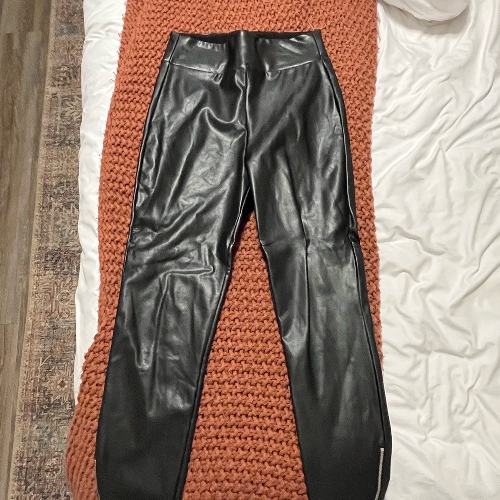 Abercrombie Faux Leather Leggings size Medium with Zipper Ankle